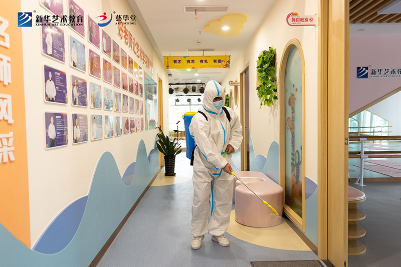 筑牢“防疫墻”，護好“一校人”