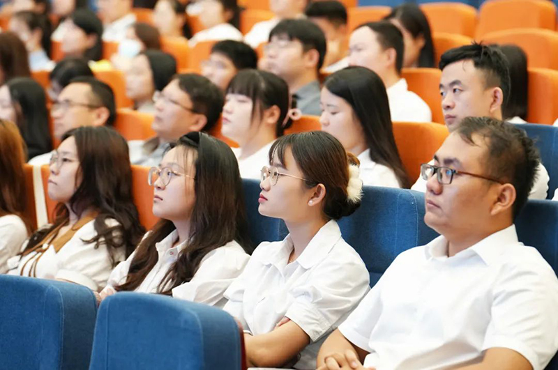 踔厲奮發(fā)，砥礪前行——新華高級(jí)中學(xué)2023-2024學(xué)年第二學(xué)期期末全體教職工大會(huì)