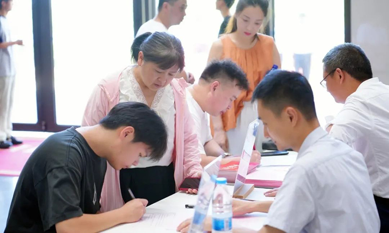 從“新”出發，“新”向未來——新華高級中學2024級高一新生報到紀實